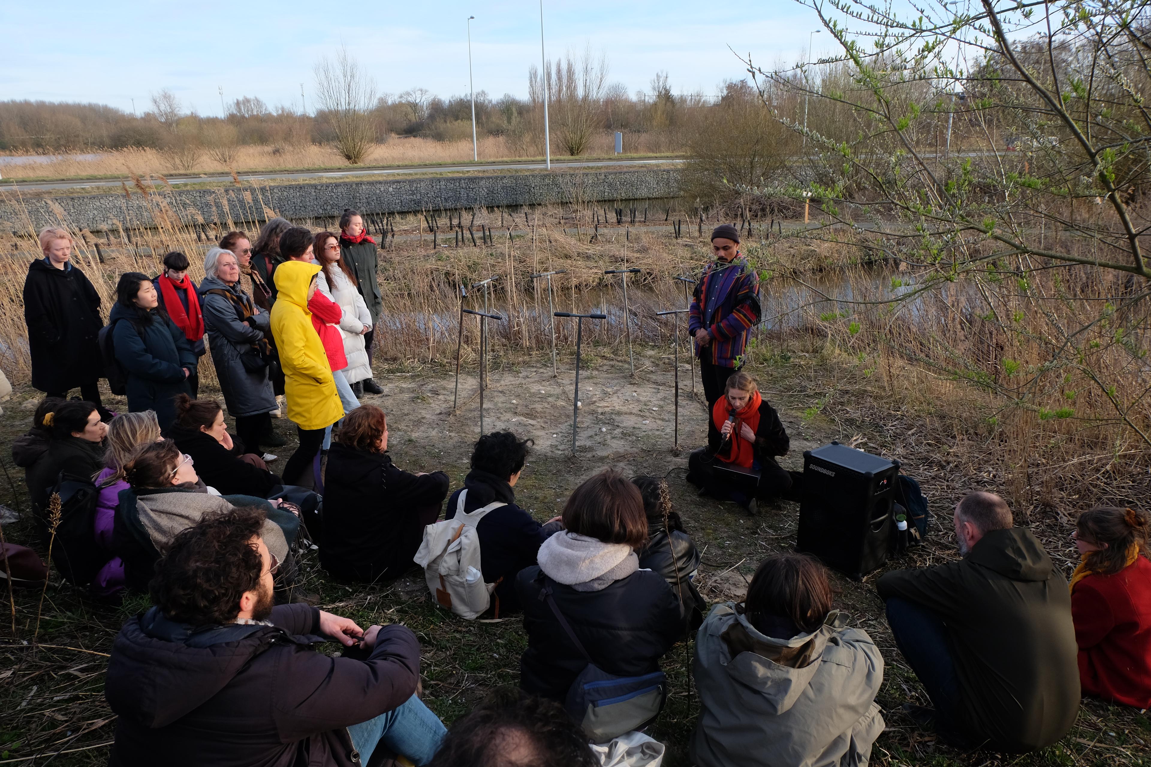 Gezamenlijke opgraving tijdens het artistieke veldwerk - 16 maart 2023