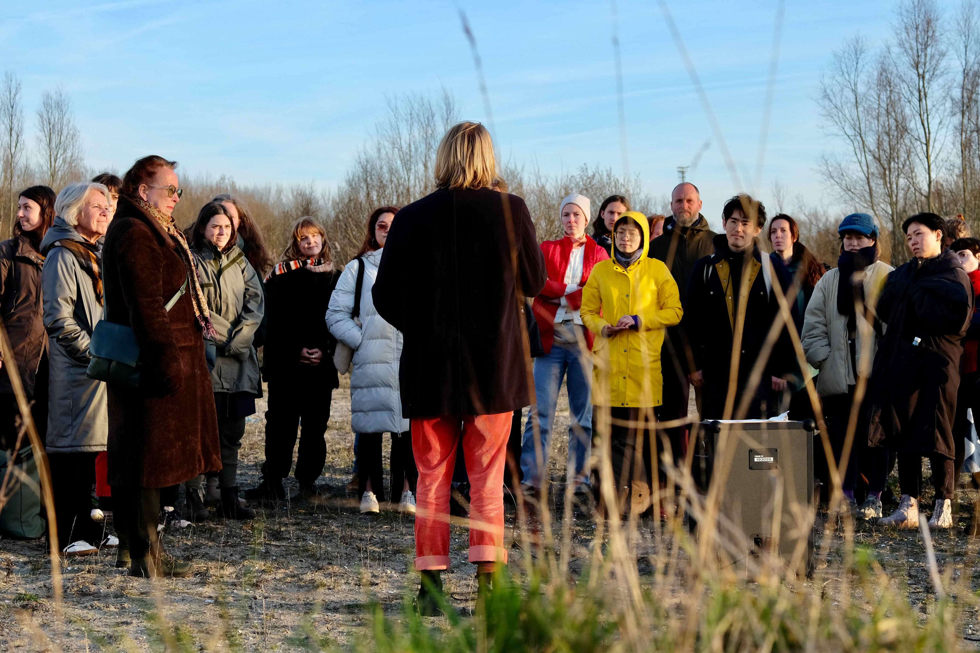 De onkruidenier vertelt tijdens exo workshop
